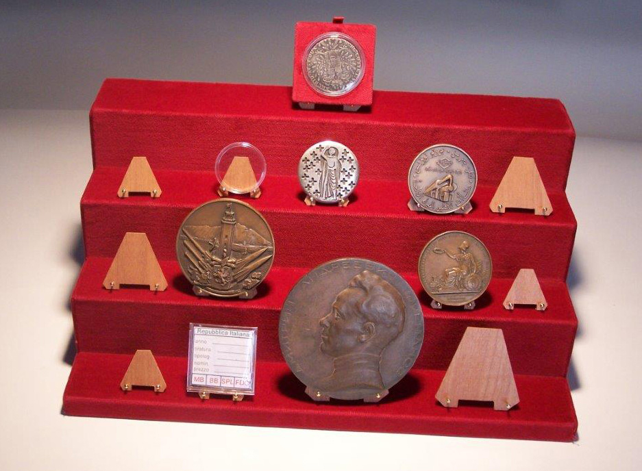 XIBALI Espositore per medaglie in Legno,espositore,Adatto per medaglie e distintivi Militari,medaglie Sportive,Vari Colori e Dimensioni